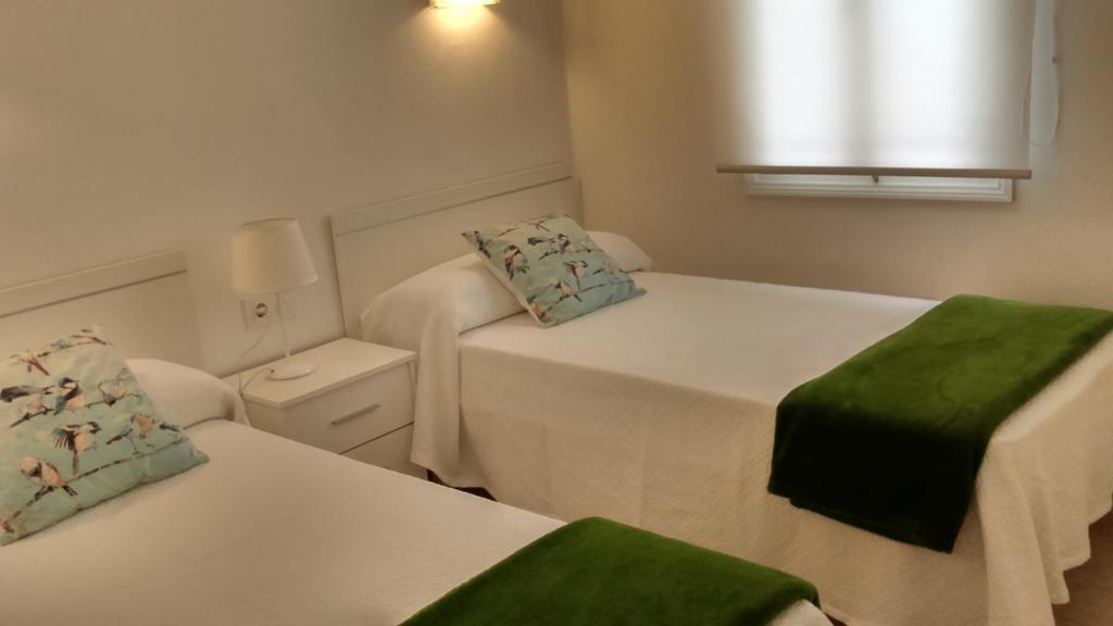 Grupoandria Villa Dora Cala'N Blanes  Rum bild